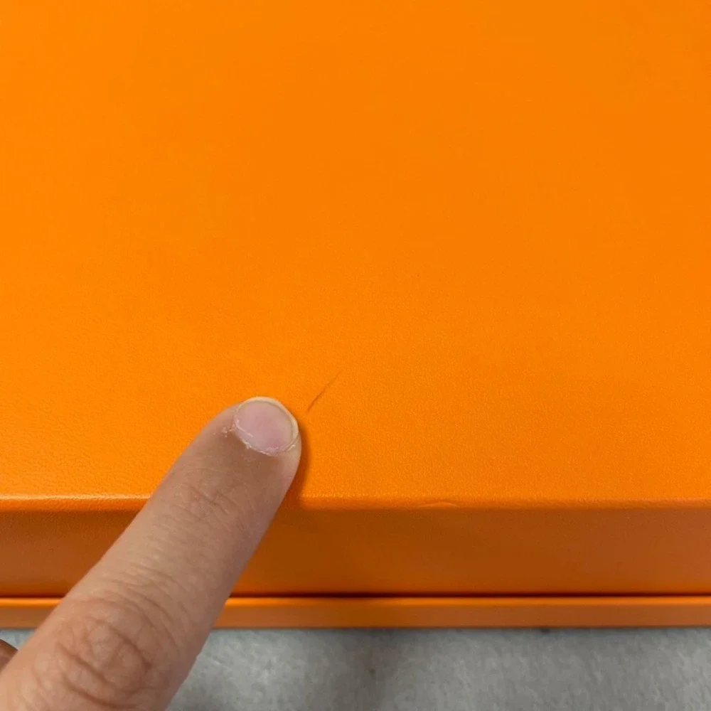 Hermes orange magnetic